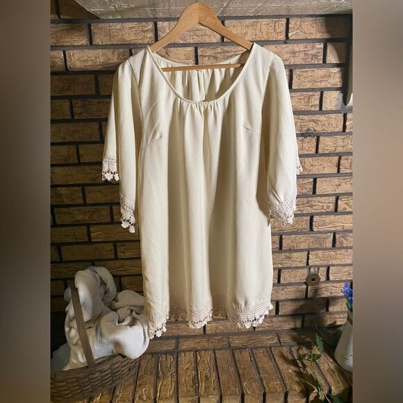 ‎Cream
colored oversized blouse - Picture 1 of 7